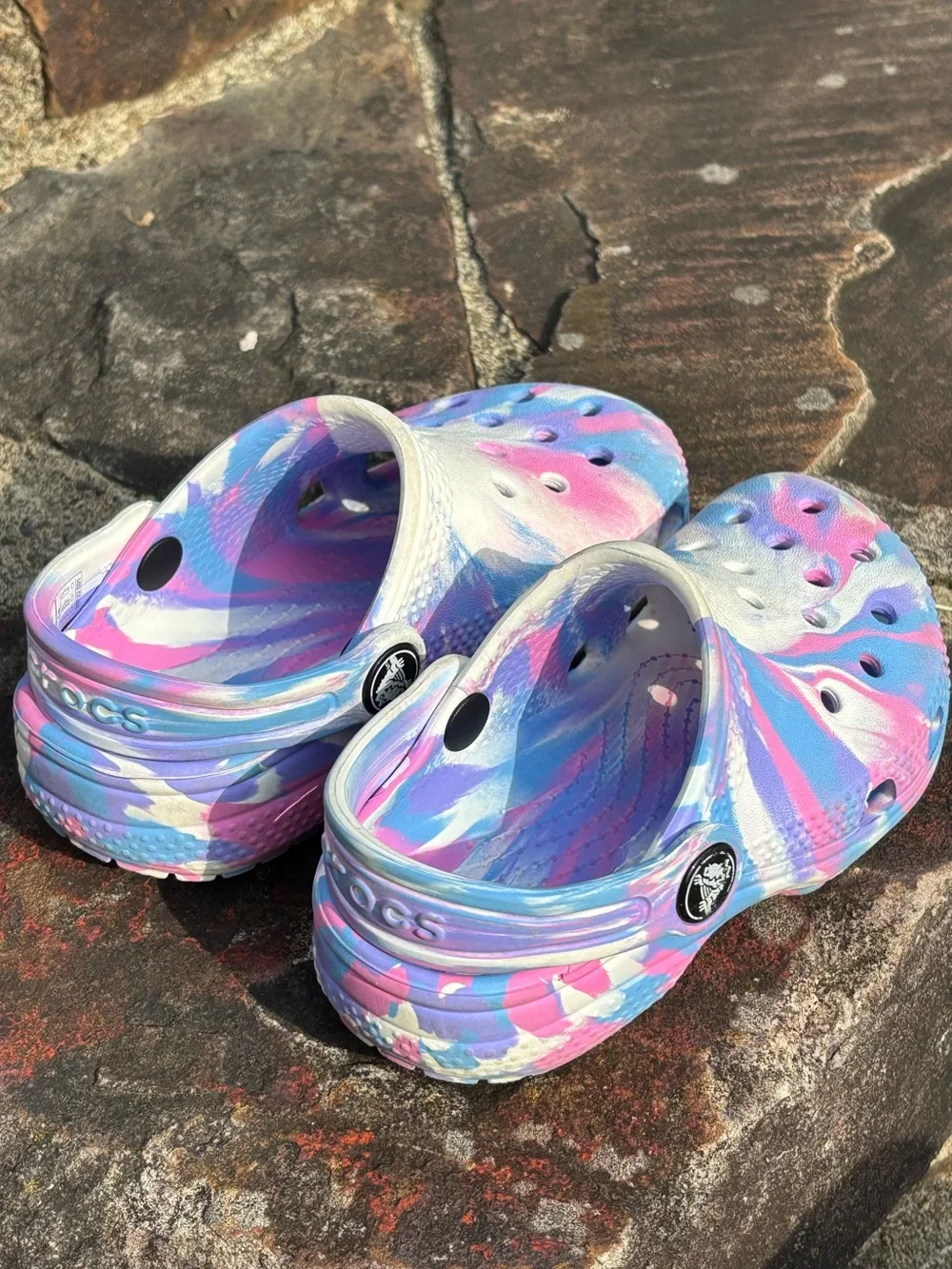 Croc’s Kids Classics Marbled White, Pink and Blue -Size Girls 8